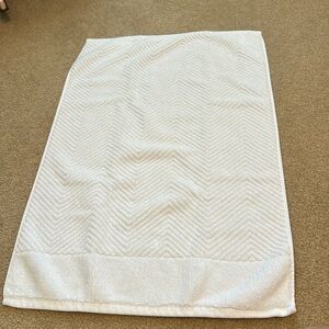 Fieldcrest luxury white hand towel